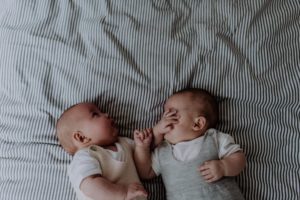 Baby Fotoshooting von Zwillingen in Bonn